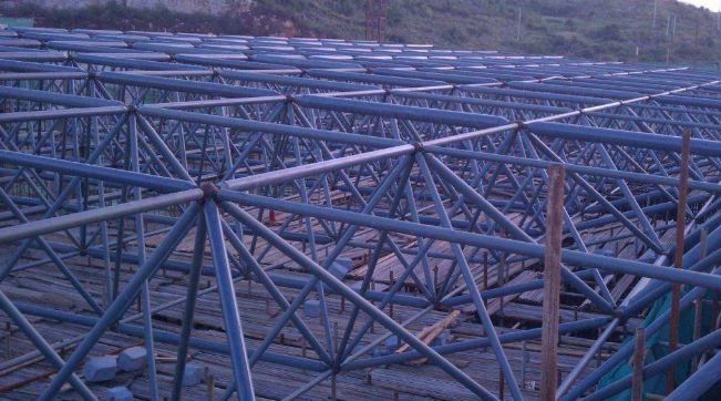 宜兴概述网架加工中对钢材的质量的过细恳求